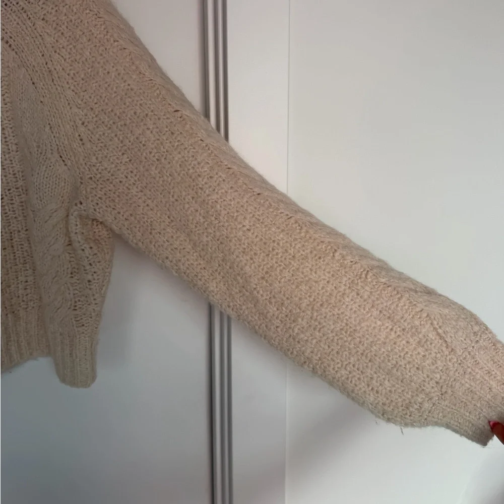 Aritzia Sunday Best Cream Cable Knit Cropped Sweater - Picture 3 of 7